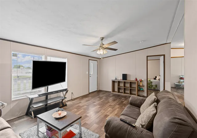 5th image of 6108 Big Horn Dr, Granbury, TX 76048 | MLS# 20963454