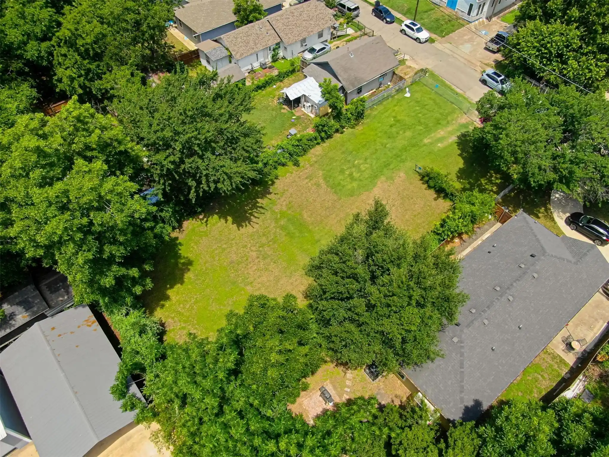 Photo 1 of Land for sale at 216 W Jerden Ln, Dallas, TX 75208 | MLS# 20958657 | Listing updated on 2026-06-04