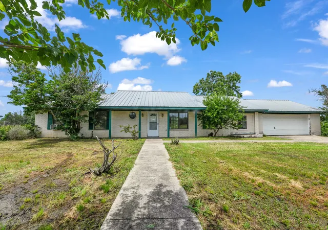 Photo 1 of Land for sale at 401 Old Agnes Rd, Weatherford, TX 76088 | MLS# 20946572 | Listing updated on 2026-09-05