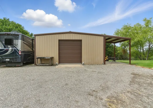 Photo 3 of Single family home for sale at 565 Ridgeway Dr, Bluff Dale, TX 76433 | MLS# 20968251 | Listing updated on 2026-09-01