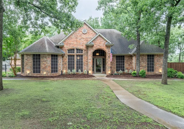 Photo 2 of Single family home for sale at 320 Rustic Oaks, Seagoville, TX 75159 | MLS# 20969831 | Listing updated on 2026-08-17