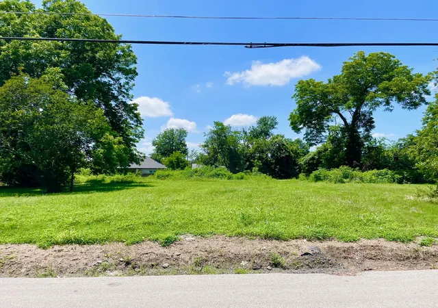 Photo 2 of Land for sale at 806 S Medora St, Terrell, TX 75160 | MLS# 20973134 | Listing updated on 2026-09-24