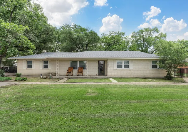 Homes for sale in Robinson, TX | 631 N Robinson Dr, Robinson, TX 76706 | MLS# 20973102