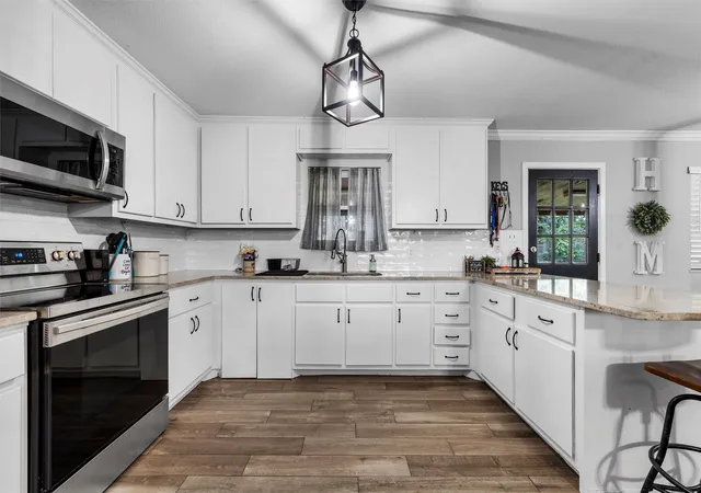 Photo 4 of Single family home for sale at 631 N Robinson Dr, Robinson, TX 76706 | MLS# 20973102 | Listing updated on 2026-09-27