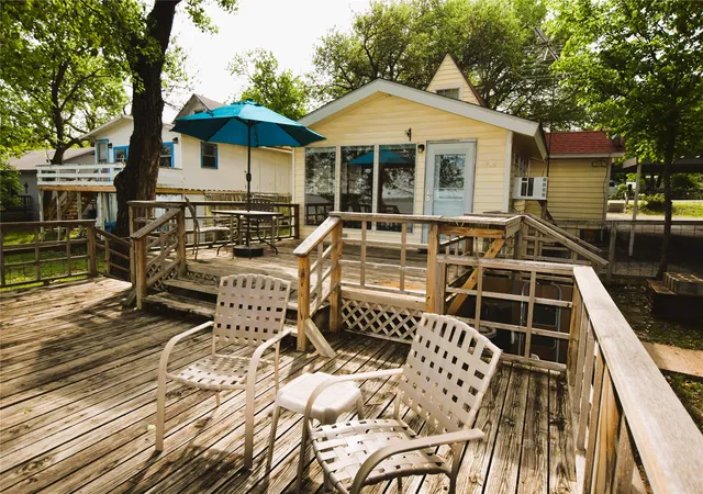 Photo 1 of Single family home for sale at 914 W Lake Dr, Weatherford, TX 76087 | MLS# 20973109 | Listing updated on 2026-09-02