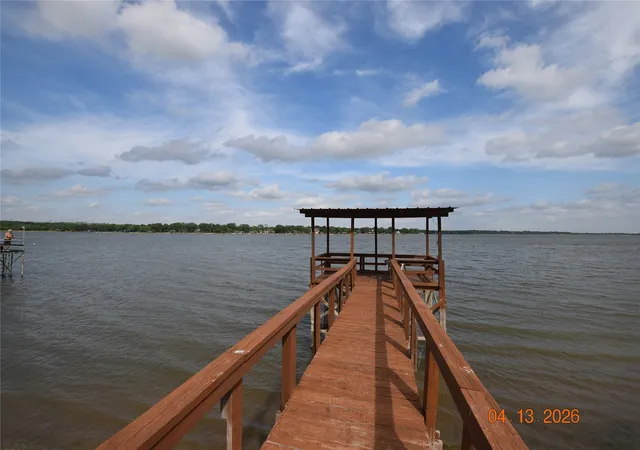 Photo 3 of Single family home for sale at 914 W Lake Dr, Weatherford, TX 76087 | MLS# 20973109 | Listing updated on 2026-09-02