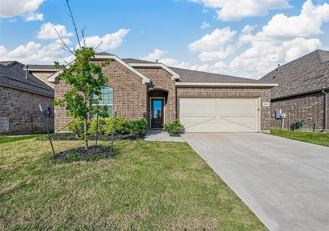 Photo 2 of Single family home for sale at 5025 Salinger Dr, Aubrey, TX 76227 | MLS# 20974082 | Listing updated on 2026-08-18