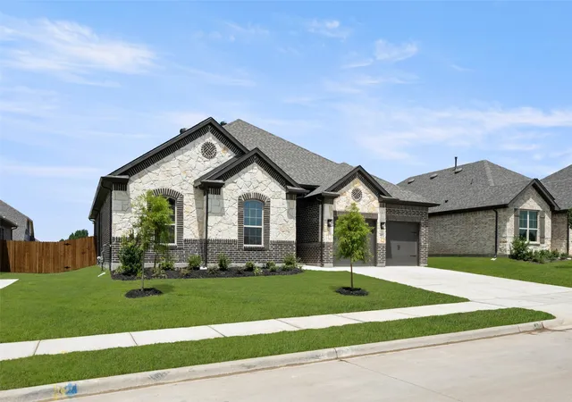 Photo 2 of Single family home for sale at 417 Wabash Dr, Waxahachie, TX 75167 | MLS# 20976868 | Listing updated on 2026-07-11