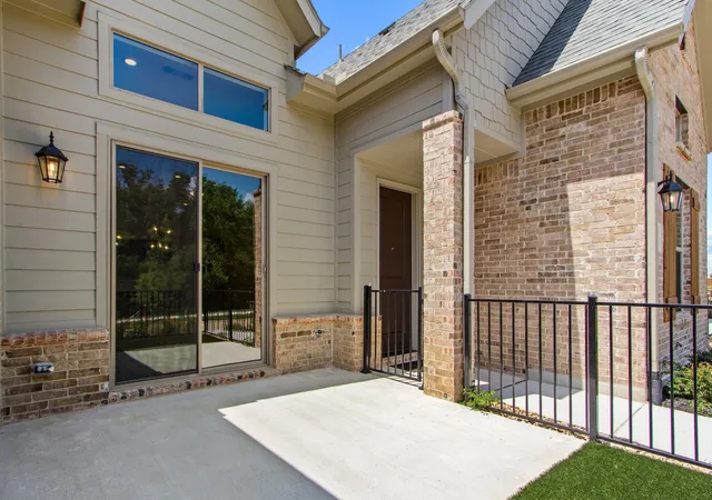 Photo 4 of Townhouse for sale at 8513 Del Rio Trl, Rowlett, TX 75089 | MLS# 20978156 | Listing updated on 2026-09-21