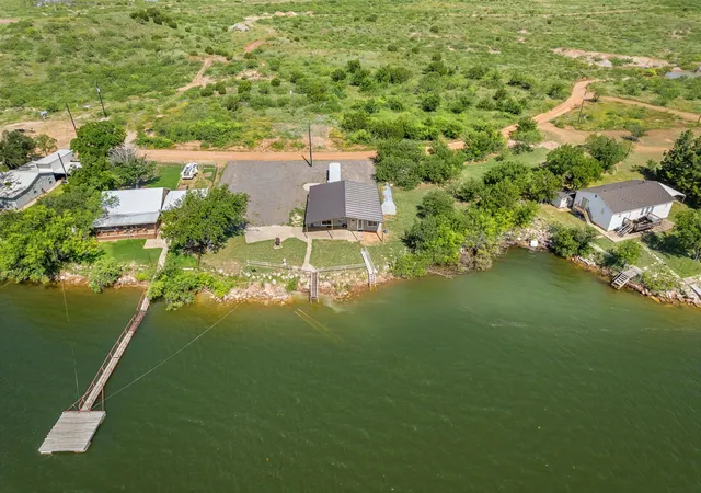 Photo 2 of Single family home for sale at 894 W Moonshine Rd, Seymour, TX 76380 | MLS# 20978304 | Listing updated on 2026-09-01