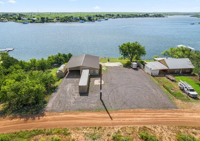 Photo 3 of Single family home for sale at 894 W Moonshine Rd, Seymour, TX 76380 | MLS# 20978304 | Listing updated on 2026-09-01