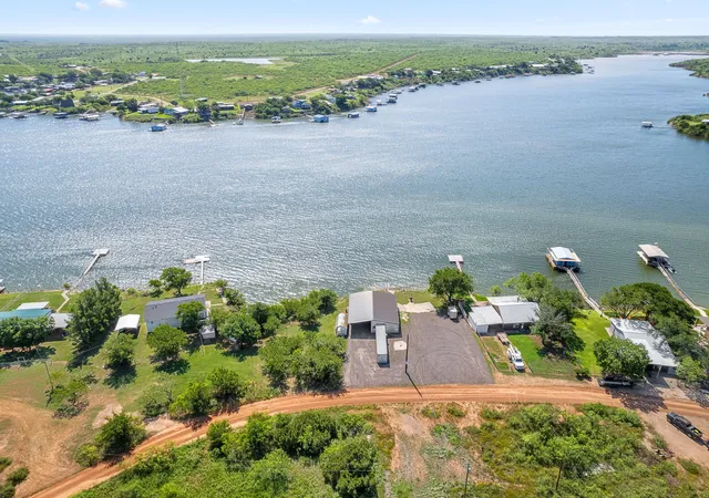 Photo 3 of Single family home for sale at 894 W Moonshine Rd, Seymour, TX 76380 | MLS# 20978304 | Listing updated on 2026-09-01
