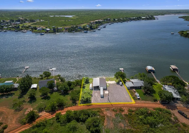 Photo 4 of Single family home for sale at 894 W Moonshine Rd, Seymour, TX 76380 | MLS# 20978304 | Listing updated on 2026-09-01