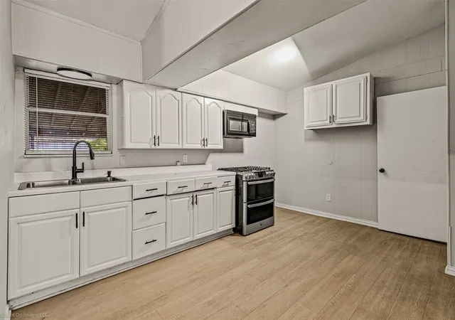 2nd image of 1814 Cumberland Dr, Garland, TX 75040 | MLS# 20980074