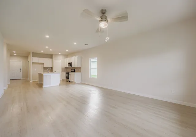 Photo 2 of Sale Pending at 1009 Park Oak Ln, Crowley, TX 76036 | MLS# 20980352 | Listing updated on 2026-08-04