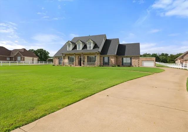 Photo 3 of Sale Pending at 6417 Gehrig Cir, Burleson, TX 76028 | MLS# 20980487 | Listing updated on 2026-07-17