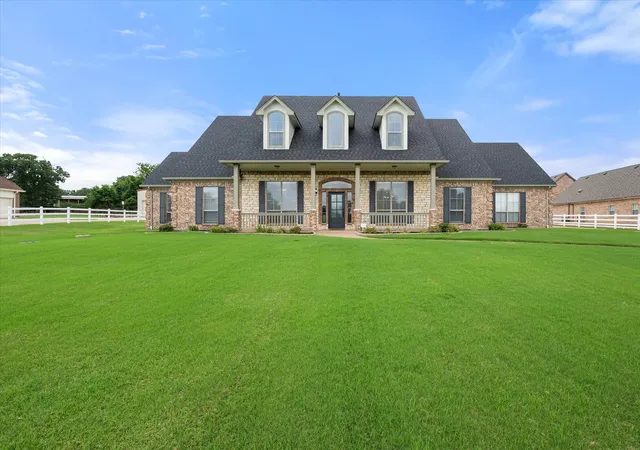 Photo 3 of Sale Pending at 6417 Gehrig Cir, Burleson, TX 76028 | MLS# 20980487 | Listing updated on 2026-07-17