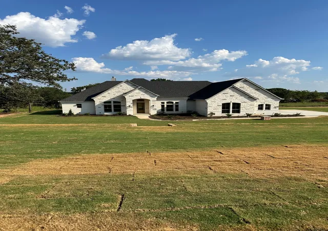 1st image of 1009 Old Oaks Ct, Weatherford, TX 76087 | MLS# 20978308