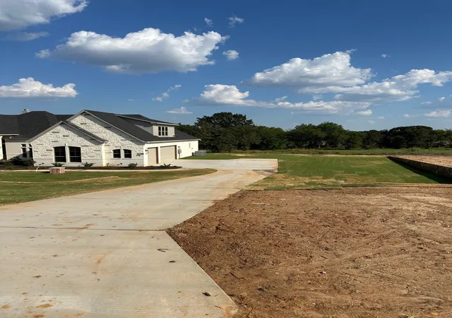 25th image of 1009 Old Oaks Ct, Weatherford, TX 76087 | MLS# 20978308