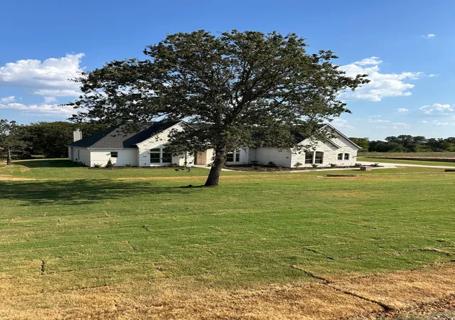 2nd image of 1009 Old Oaks Ct, Weatherford, TX 76087 | MLS# 20978308