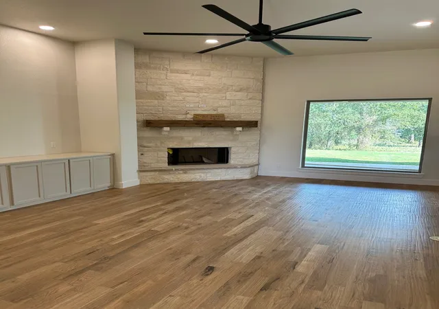 4th image of 1009 Old Oaks Ct, Weatherford, TX 76087 | MLS# 20978308