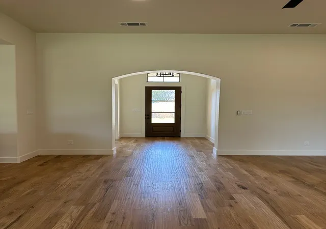 5th image of 1009 Old Oaks Ct, Weatherford, TX 76087 | MLS# 20978308