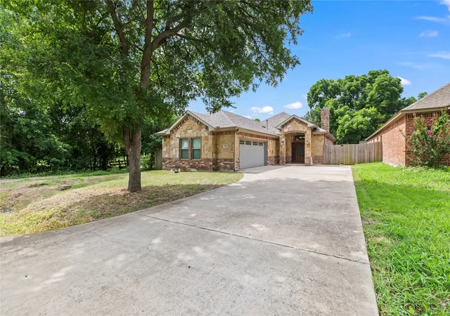 Photo 1 of Sale Pending at 7806 Garner Rd, Rowlett, TX 75088 | MLS# 20982432 | Listing updated on 2026-08-27