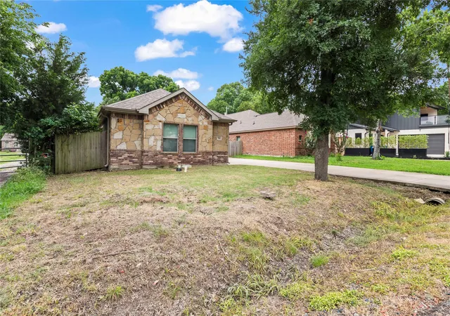 Photo 3 of Sale Pending at 7806 Garner Rd, Rowlett, TX 75088 | MLS# 20982432 | Listing updated on 2026-08-27