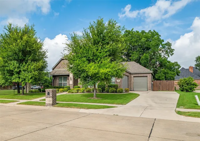 Photo 2 of Single family home for sale at 103 Water Garden Dr, Waxahachie, TX 75165 | MLS# 20982642 | Listing updated on 2026-08-17