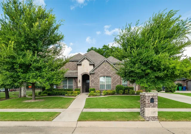 Photo 3 of Single family home for sale at 103 Water Garden Dr, Waxahachie, TX 75165 | MLS# 20982642 | Listing updated on 2026-08-17