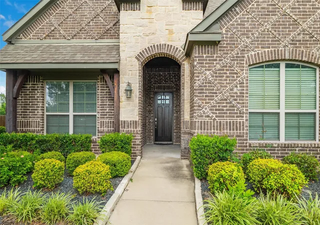 Photo 3 of Single family home for sale at 103 Water Garden Dr, Waxahachie, TX 75165 | MLS# 20982642 | Listing updated on 2026-08-17