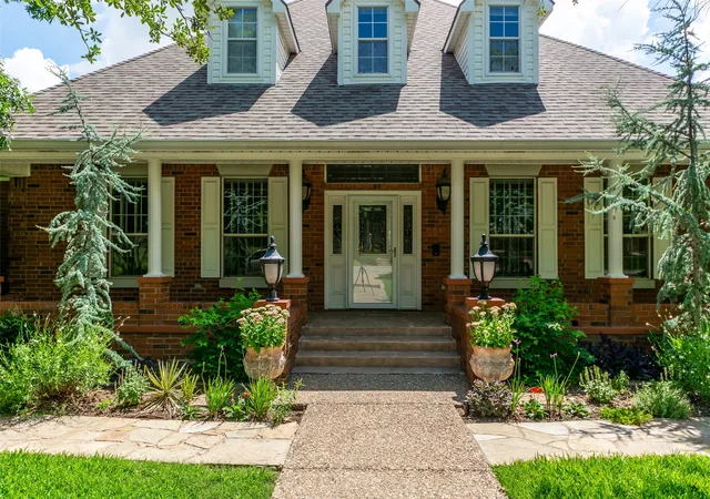 Photo 2 of Single family home for sale at 207 Baker Park Dr, Sherman, TX 75092 | MLS# 20973755 | Listing updated on 2026-07-14