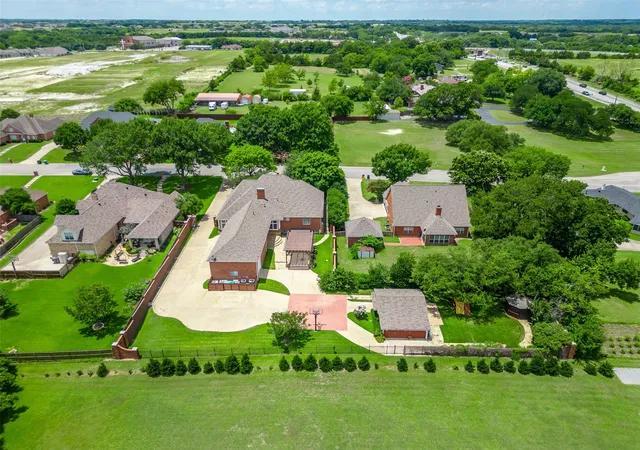 Photo 3 of Single family home for sale at 207 Baker Park Dr, Sherman, TX 75092 | MLS# 20973755 | Listing updated on 2026-07-14