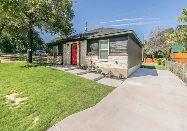 Homes for sale in Alvarado, TX | 105 Red Oak St, Alvarado, TX 76009 | MLS# 20984406
