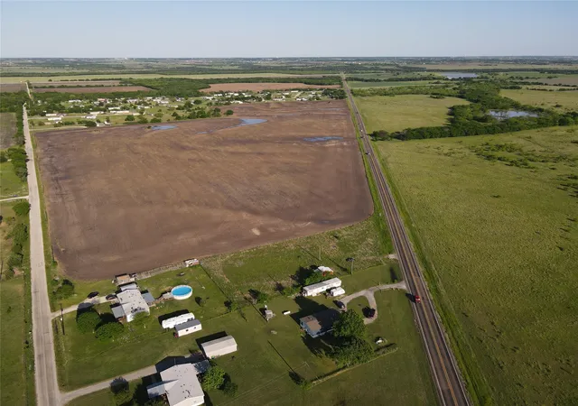 3rd image of 16531 Fm 455 E, Pilot Point, TX 76258 | MLS# 20986156