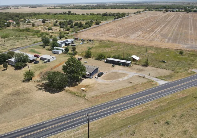 Photo 2 of Manufactured home for sale at 16531 Fm 455 E, Pilot Point, TX 76258 | MLS# 20986156 | Listing updated on 2026-08-21