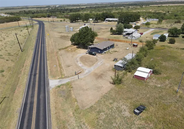 Photo 3 of Manufactured home for sale at 16531 Fm 455 E, Pilot Point, TX 76258 | MLS# 20986156 | Listing updated on 2026-08-21