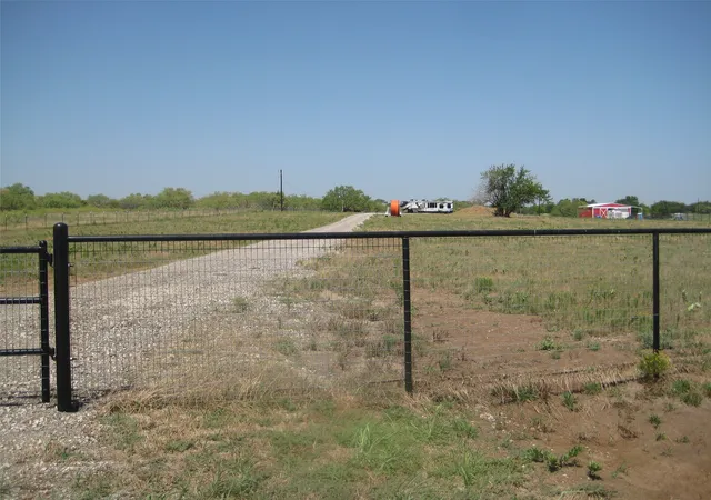 Photo 2 of Sale Pending at 980 Fm 455, Sanger, TX 76266 | MLS# 20987737 | Listing updated on 2026-10-03
