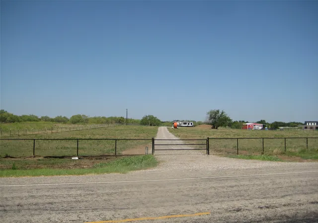 Photo 4 of Sale Pending at 980 Fm 455, Sanger, TX 76266 | MLS# 20987737 | Listing updated on 2026-10-03