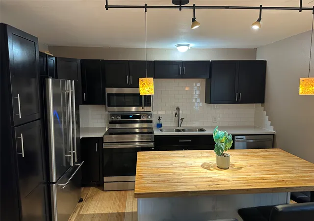 Photo 3 of Single family home for sale at 104 W South St, Whitesboro, TX 76273 | MLS# 20987874 | Listing updated on 2026-07-27