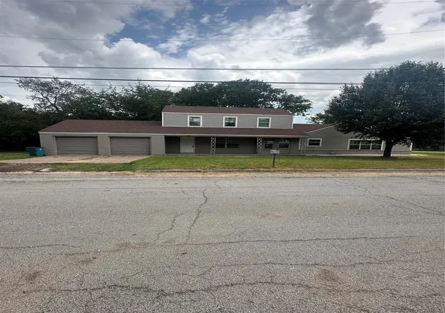 Homes for sale in Bowie, TX | 701 Hulme St, Bowie, TX 76230 | MLS# 20988949