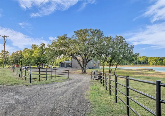 Homes for sale in Chilton, TX | 350 County Road 494 S, Chilton, TX 76632 | MLS# 20986394
