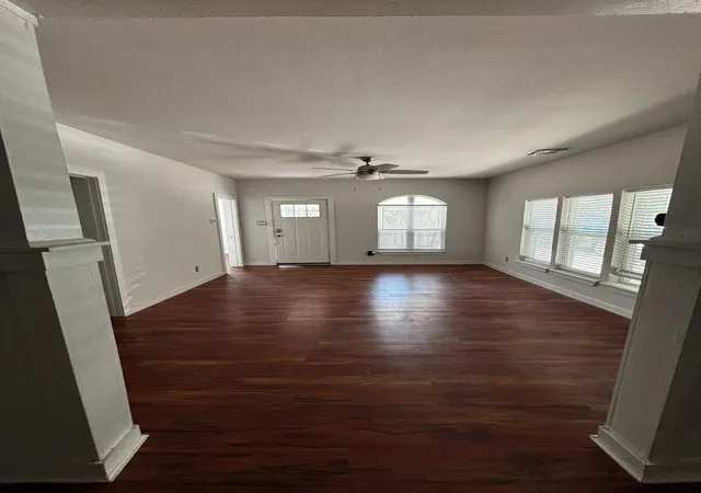 4th image of 2505 May St, Fort Worth, TX 76110 | MLS# 20989672