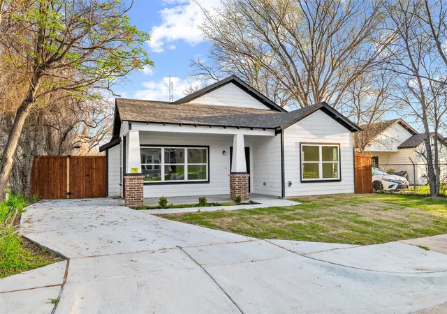 Photo 2 of Single family home for sale at 1315 Bessie St, Fort Worth, TX 76104 | MLS# 20986993 | Listing updated on 2026-08-27