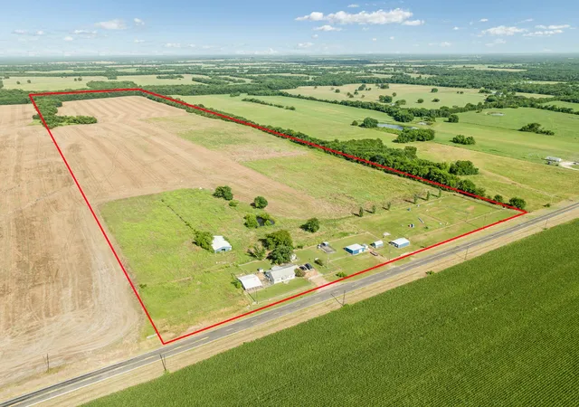 Homes for sale in Blossom, TX | 4085 S Fm 196, Blossom, TX 75416 | MLS# 20989615