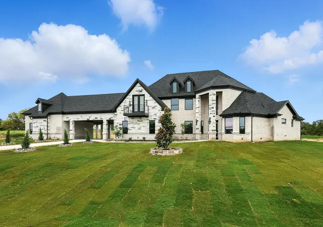 Photo 4 of Single family home for sale at 5005 Glenoaks Ct, Weatherford, TX 76088 | MLS# 20993258 | Listing updated on 2026-08-27