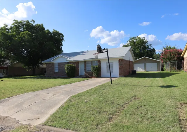 Homes for sale in Ranger, TX | 1223 Meadowbrook St, Ranger, TX 76470 | MLS# 20994414
