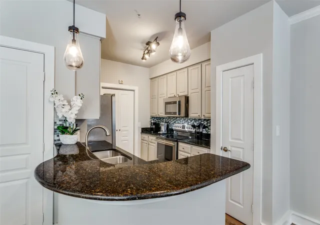 5th image of 3320 Camp Bowie Blvd, Fort Worth, TX 76107