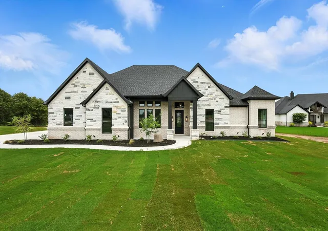 Photo 1 of Sale Pending at 2085 Glenhollow Dr, Weatherford, TX 76088 | MLS# 20996771 | Listing updated on 2026-07-11