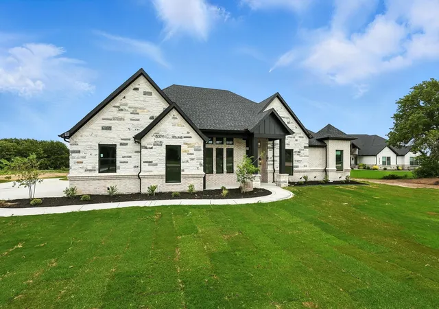 Photo 3 of Sale Pending at 2085 Glenhollow Dr, Weatherford, TX 76088 | MLS# 20996771 | Listing updated on 2026-07-11